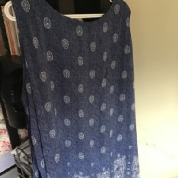 Sleeveless Blouse with overlay - Picture 4 of 5